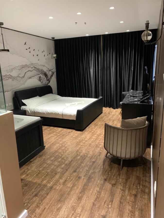 Royal Hotel Ришон ле Цион Екстериор снимка
